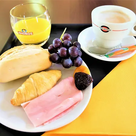 Logis La Caravelle Hotel 3*