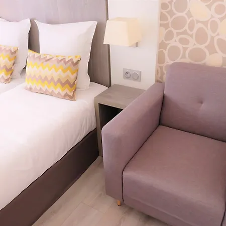 Logis La Caravelle Hotel 3*