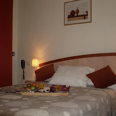 Logis La Caravelle 3* טולוז