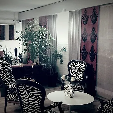 מלון Logis La Caravelle 3*